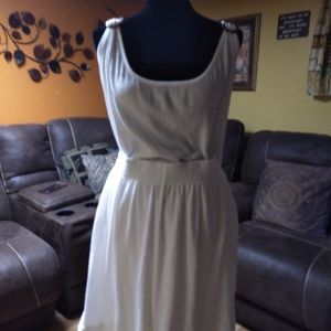 White short set with cuffs and brown embellishment